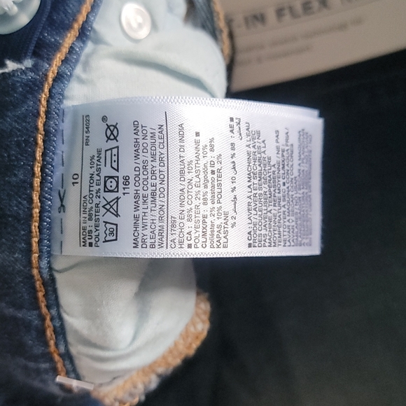 NWT Old Navy Distressed Karate Jeans - Picture 3 of 3